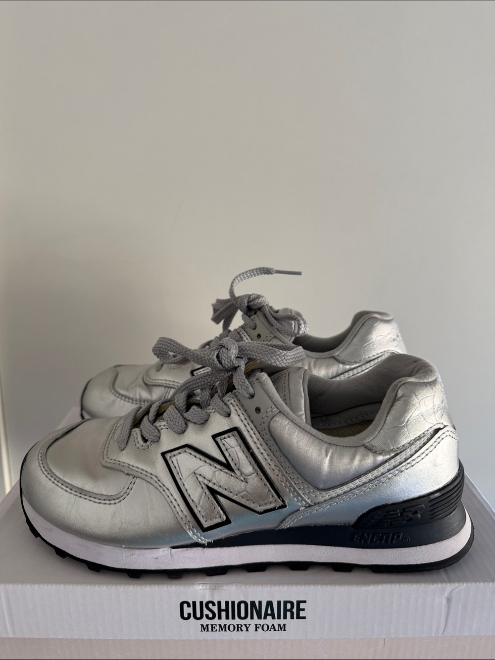 New Balance 574 Classic Retro Sneakers - Metallic Silver
